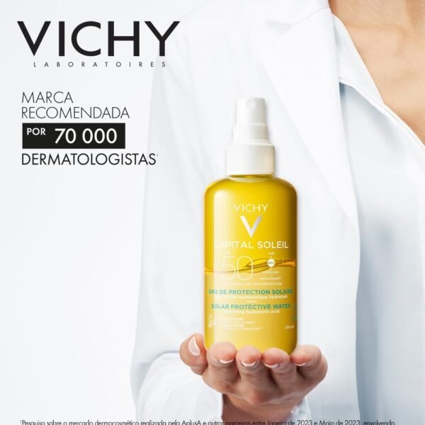 Vichy Capital Soleil SPF20 Acqua Solare Protettiva Idratante Idratante Idratante Pelle Protegge e ricostituisce la pelle, Texture acquosa con acido ialuronico multimolecolare, vitamina E, vulcanico