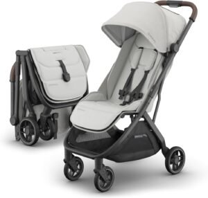 61PALTdUnL._AC_SL1500_.jpg UPPAbaby Minu V3 - Passeggino da viaggio, leggero e compatto, pieghevole con una sola mano, sin dalla nascita e compatibile con l'overhead, Savannah (grigio perlato/struttura in carbonio/pelle