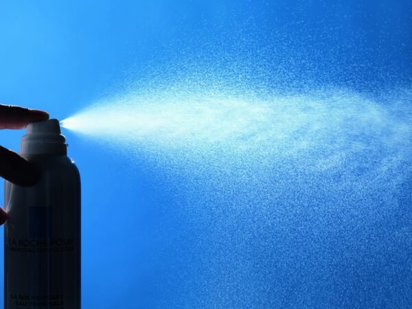 Acqua Termale Spray La Roche Posay per Pelli Sensibili, Lenisce e Protegge, Effetto Antiossidante, Pelle Sana e Morbida, Ricca di Sali Minerali e Oligoelementi, 300 ml