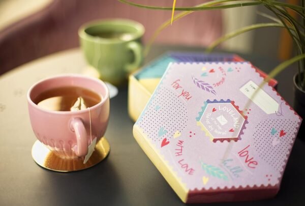 ACORO | Assortimento di tè Loveland | Confezione Regalo Confezione Regalo con Cestino di Tè Naturali Assortiti di 6 Gusti | Sorprendi i tuoi cari | Casella di selezione grande | 60 bustine di tè