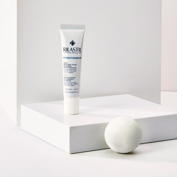 71GpVfcSlzL._AC_SL1500_.jpg Rilastil Hydrotenseur Crema Contorno Occhi Antirughe Idratante e Nutriente, Tripla Azione Anti Age, Anti Borse, Anti Occhiaie, Ristrutturante 15 ml