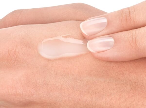 Vichy Minéral 89 Gel occhi fortificante per tutti i tipi di pelle, idratazione 8H, riduce borse, occhiaie e linee sottili, con caffeina, acido ialuronico e acqua vulcanica, 15 ml