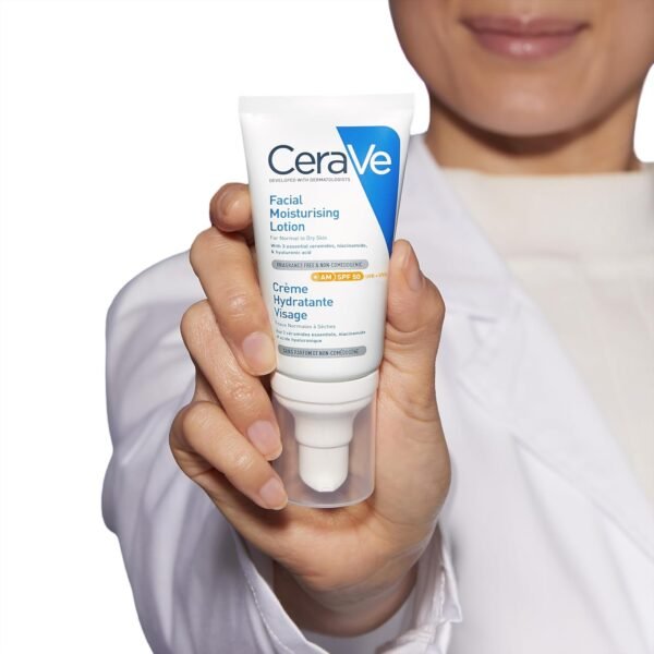CeraVe Crema viso idratante SPF 50, per pelli da normali a secche, idratazione profonda, assorbimento rapido, protezione solare SPF 50 e acido ialuronico, 53 ml