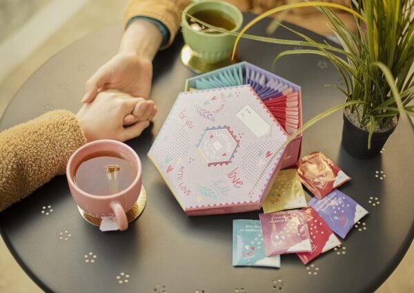 ACORO | Assortimento di tè Loveland | Confezione Regalo Confezione Regalo con Cestino di Tè Naturali Assortiti di 6 Gusti | Sorprendi i tuoi cari | Casella di selezione grande | 60 bustine di tè