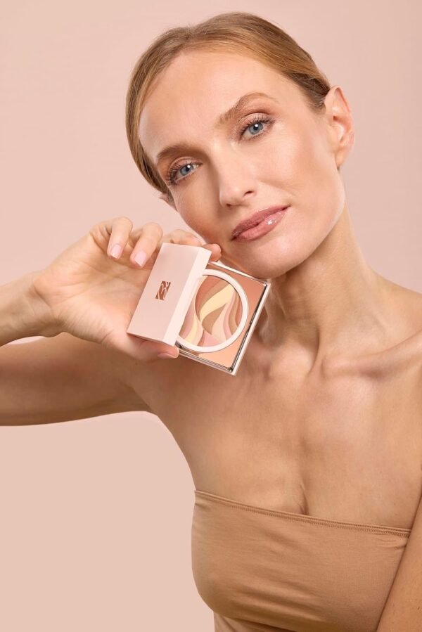 Bionike Defence Color - Polvere abbronzante Sun Touch 207 Noisette, Terra compatta per il viso, esalta guance, guance e scolpisce il viso per un aspetto naturalmente abbronzato, 10 g